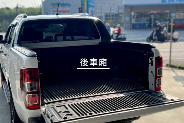 四輪驅動/中控螢幕/衛星導航/分區控溫/行車紀錄器/電動座椅/定速巡航/多功能方向盤  第12張相片