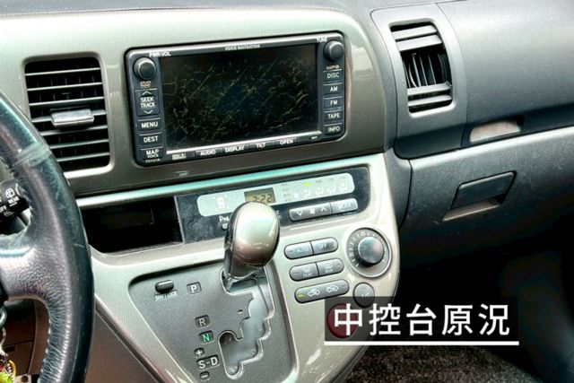 電動座椅/七人座/前後天窗/多功能方向盤  第4張相片
