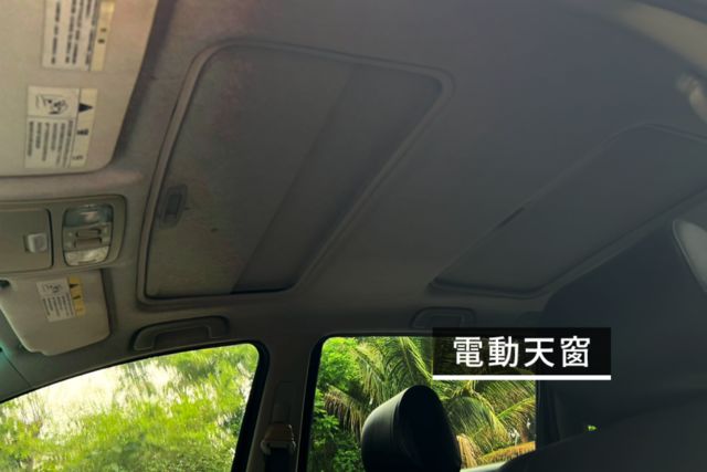 電動座椅/七人座/前後天窗/多功能方向盤  第6張相片