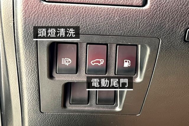 中控螢幕/電動座椅/倒車顯影/定速巡航/抬頭顯示器/雙前座記憶電動椅/電動尾門  第11張相片