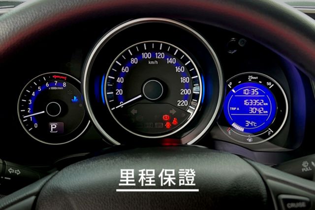 恆溫空調/換檔撥片/定速巡航/節能系統/USB插槽/駕駛椅背吊鉤  第2張相片