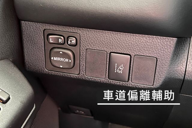 全車原鈑件/原廠保養/電動椅/自動跟車/抬頭顯示器/倒車顯影/車道偏離輔助  第7張相片