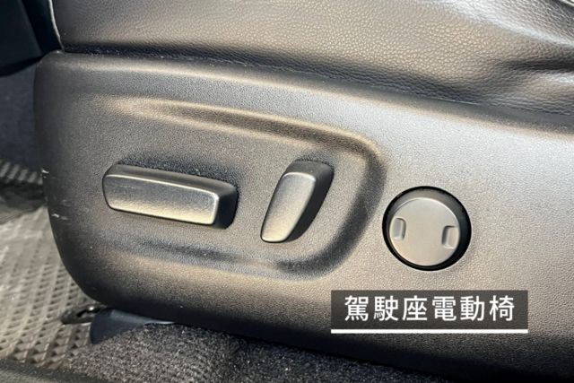 全車原鈑件/原廠保養/電動椅/自動跟車/抬頭顯示器/倒車顯影/車道偏離輔助  第14張相片