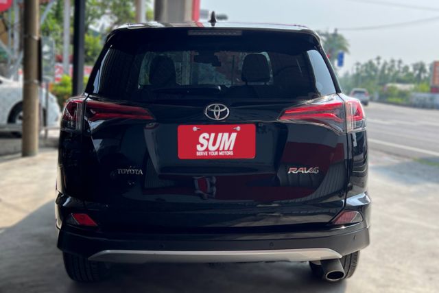 全車原鈑件/原廠保養/電動椅/自動跟車/抬頭顯示器/倒車顯影/車道偏離輔助  第17張相片