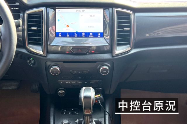 四輪驅動/中控螢幕/衛星導航/分區控溫/行車紀錄器/電動座椅/定速巡航/多功能方向盤  第4張相片