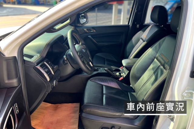 四輪驅動/中控螢幕/衛星導航/分區控溫/行車紀錄器/電動座椅/定速巡航/多功能方向盤  第9張相片