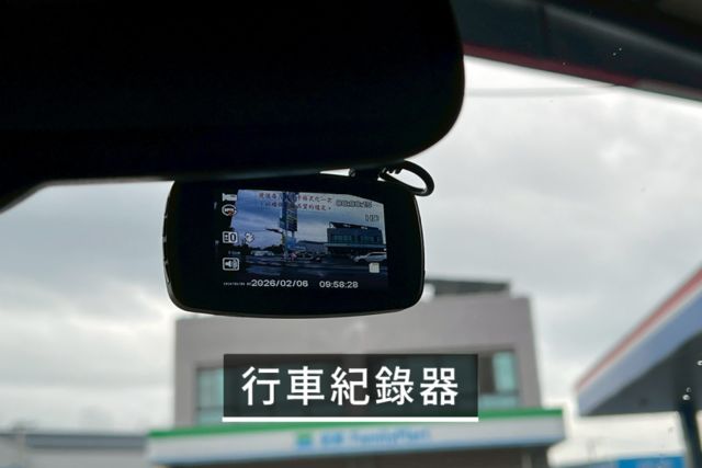 一手車/低里程/全程原廠保養/油電/倒車顯影/行車紀錄器/電動椅/定速巡航/駕駛模式  第7張相片