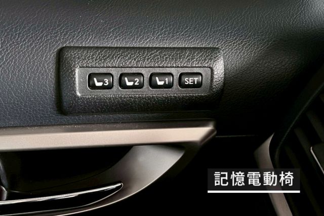 一手車/低里程/全程原廠保養/油電/倒車顯影/行車紀錄器/電動椅/定速巡航/駕駛模式  第9張相片