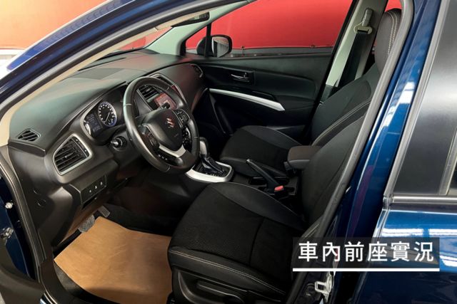 倒車顯影/定速巡航/換檔撥片/恆溫空調/分區控溫/自動頭燈/行車紀錄器  第9張相片