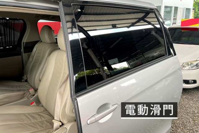 旗艦好車/有I-KEY好方便/大CC數超有力/開過都說好/全景天窗/電動滑門和尾門  第11張相片