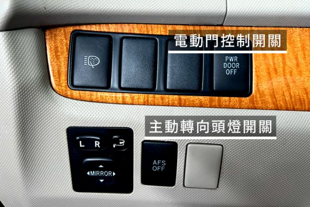 旗艦好車/有I-KEY好方便/大CC數超有力/開過都說好/全景天窗/電動滑門和尾門  第12張相片