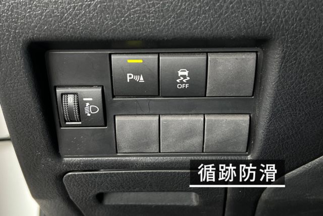 中控螢幕/後霧燈/後照鏡方向燈/循跡防滑/倒車雷達  第5張相片