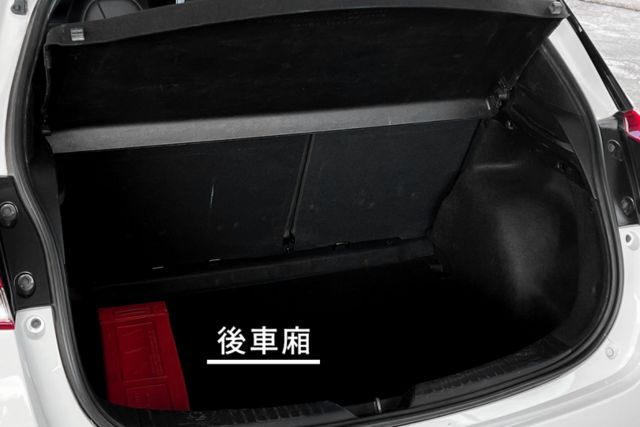 中控螢幕/後霧燈/後照鏡方向燈/循跡防滑/倒車雷達  第8張相片
