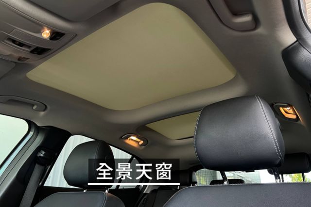 倒車顯影/盲點偵測/定速巡航/倒車雷達/全景天窗/雙前座電動椅  第8張相片