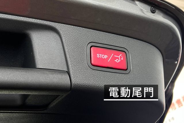 倒車顯影/盲點偵測/定速巡航/倒車雷達/全景天窗/雙前座電動椅  第15張相片