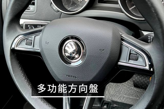 多功能車機/方向盤快控建/後座出風口/倒車顯影/衛星導航/行車紀錄器  第4張相片