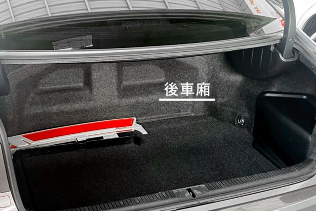 已有認證/定速巡航/電動座椅/電動天窗/倒車顯影/分區控溫/盲點偵測  第12張相片