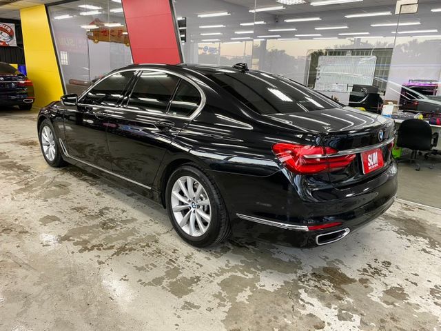 2016 總代理730I 2.0 LED頭燈 天窗 盲點 後座電動調整 IKEY 摸門 電吸門 智慧型鑰匙 電尾門  第2張相片