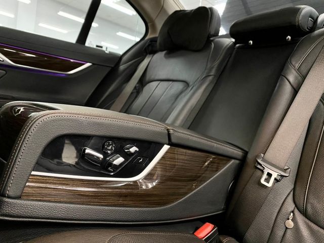 2016 總代理730I 2.0 LED頭燈 天窗 盲點 後座電動調整 IKEY 摸門 電吸門 智慧型鑰匙 電尾門  第10張相片
