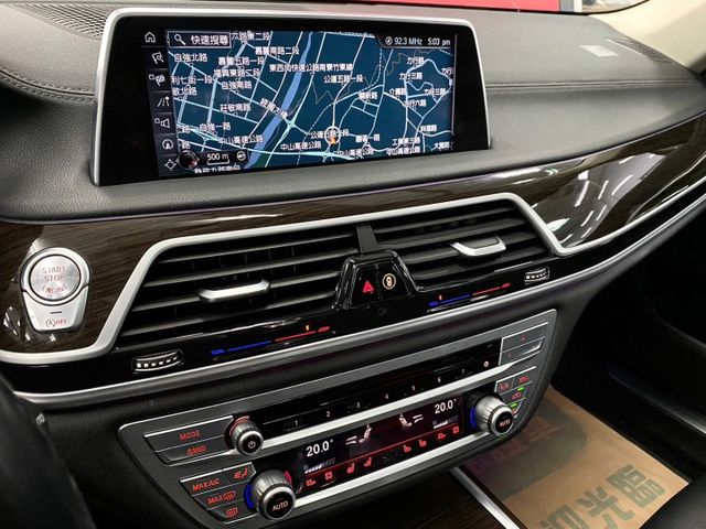 2016 總代理730I 2.0 LED頭燈 天窗 盲點 後座電動調整 IKEY 摸門 電吸門 智慧型鑰匙 電尾門  第19張相片