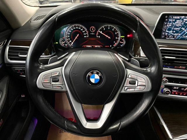 2016 總代理730I 2.0 LED頭燈 天窗 盲點 後座電動調整 IKEY 摸門 電吸門 智慧型鑰匙 電尾門  第20張相片