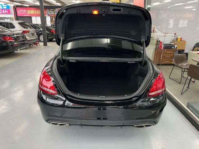 2014 C300 AMG 4MATIC IKEY 摸門 全景 柏林 盲點 記憶座椅 19吋鋁圈  第5張相片