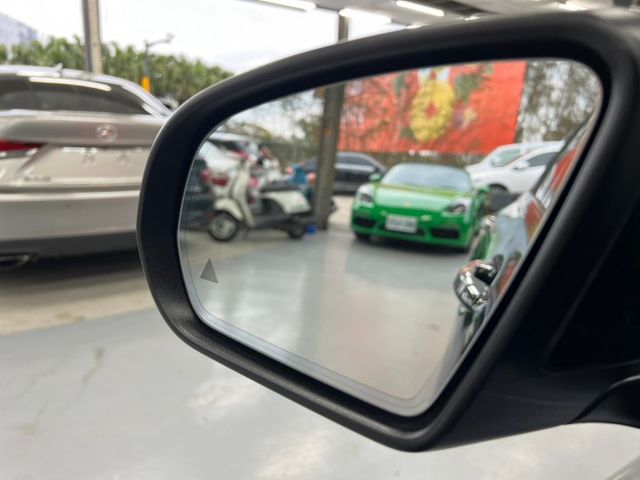 2014 C300 AMG 4MATIC IKEY 摸門 全景 柏林 盲點 記憶座椅 19吋鋁圈  第9張相片