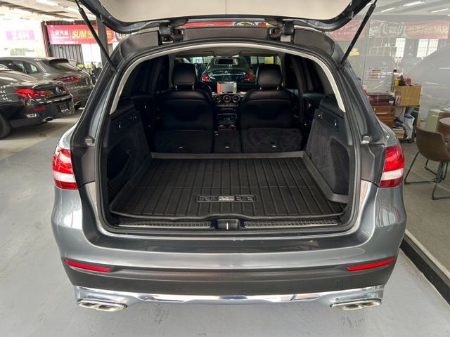 2016 GLC 300 最暢銷進口休旅 摸門 IKEY 電尾門 雙邊記憶座椅 倒車影像 6/4分離  第4張相片