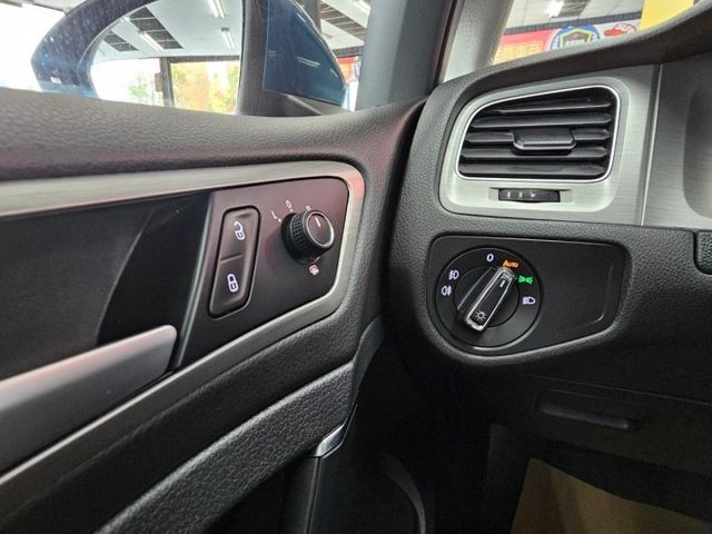 2014年福斯 GOLF 1.4 一手車 旅行車 免鑰匙 全景天窗 後座出風口 ISOFIX SRS  第12張相片