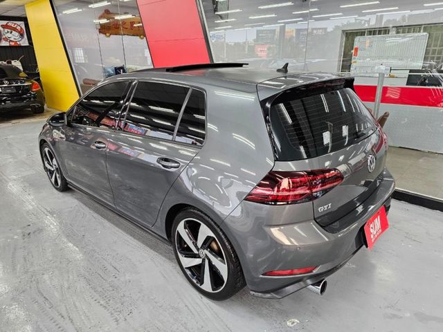 經典小鋼炮  福斯  GTI  7.5代  數位儀表 6速自手排 ACC跟車系統 車道偏移輔助系統  第2張相片