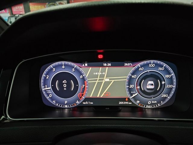 經典小鋼炮  福斯  GTI  7.5代  數位儀表 6速自手排 ACC跟車系統 車道偏移輔助系統  第10張相片