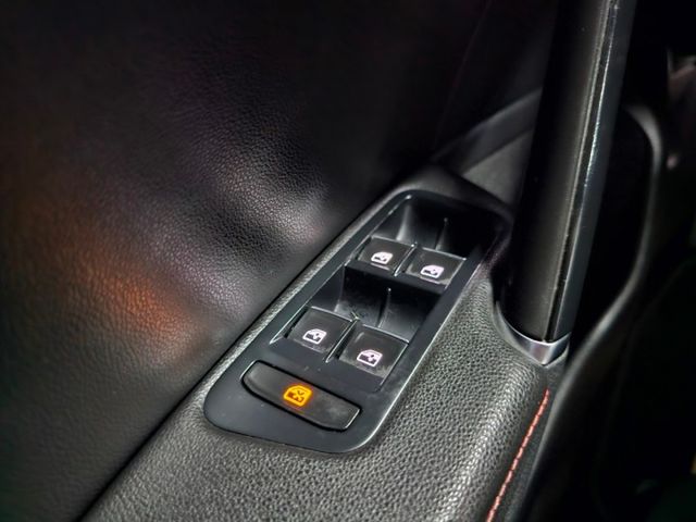 經典小鋼炮  福斯  GTI  7.5代  數位儀表 6速自手排 ACC跟車系統 車道偏移輔助系統  第15張相片