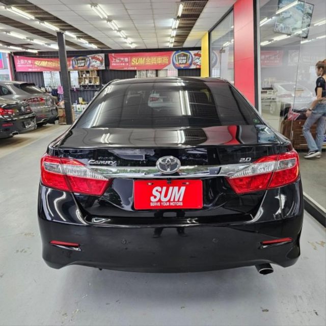 2013 TOYOTA CAMRY 2.0 僅跑11萬 IKEY 摸門 雙區恆溫 定速 後做出風口 安卓機 鋁圈 卡鉗  第3張相片