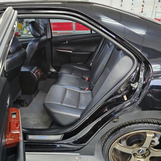 2013 TOYOTA CAMRY 2.0 僅跑11萬 IKEY 摸門 雙區恆溫 定速 後做出風口 安卓機 鋁圈 卡鉗  第9張相片