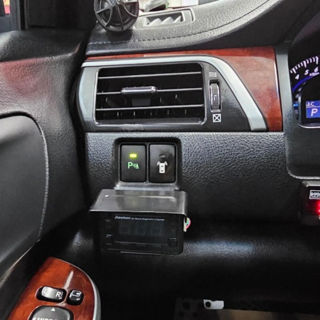 2013 TOYOTA CAMRY 2.0 僅跑11萬 IKEY 摸門 雙區恆溫 定速 後做出風口 安卓機 鋁圈 卡鉗  第11張相片