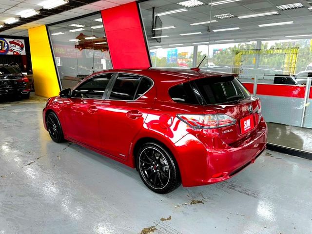 2013 Lexus CT200H IKEY 摸門 倒車顯影 電動座椅 雙區恆溫 抬頭顯示 加熱座椅 定速  第2張相片