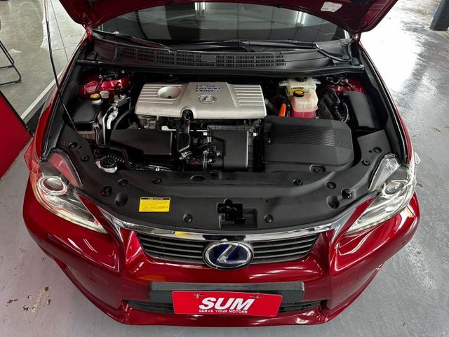2013 Lexus CT200H IKEY 摸門 倒車顯影 電動座椅 雙區恆溫 抬頭顯示 加熱座椅 定速  第5張相片