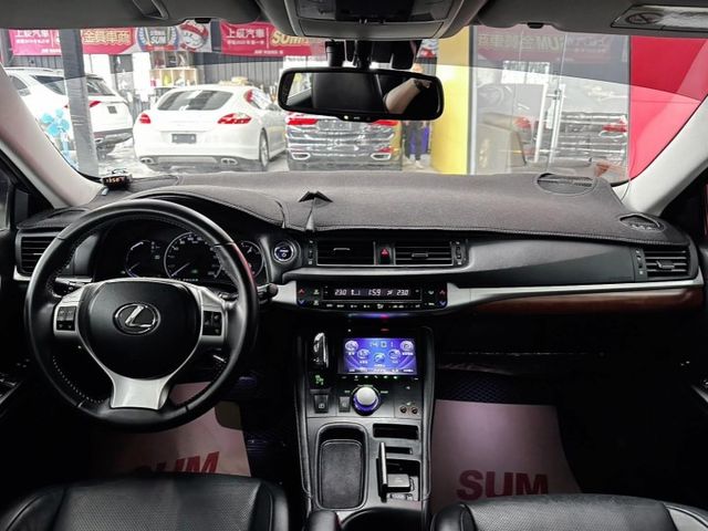2013 Lexus CT200H IKEY 摸門 倒車顯影 電動座椅 雙區恆溫 抬頭顯示 加熱座椅 定速  第6張相片