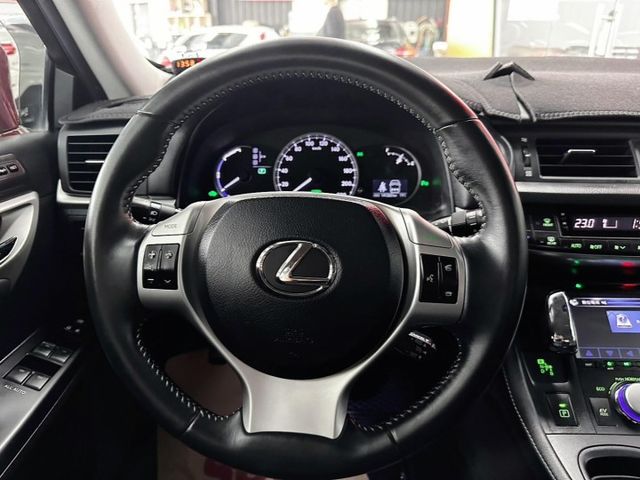 2013 Lexus CT200H IKEY 摸門 倒車顯影 電動座椅 雙區恆溫 抬頭顯示 加熱座椅 定速  第11張相片