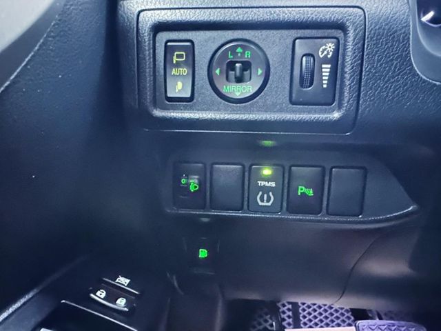 2013 Lexus CT200H IKEY 摸門 倒車顯影 電動座椅 雙區恆溫 抬頭顯示 加熱座椅 定速  第15張相片