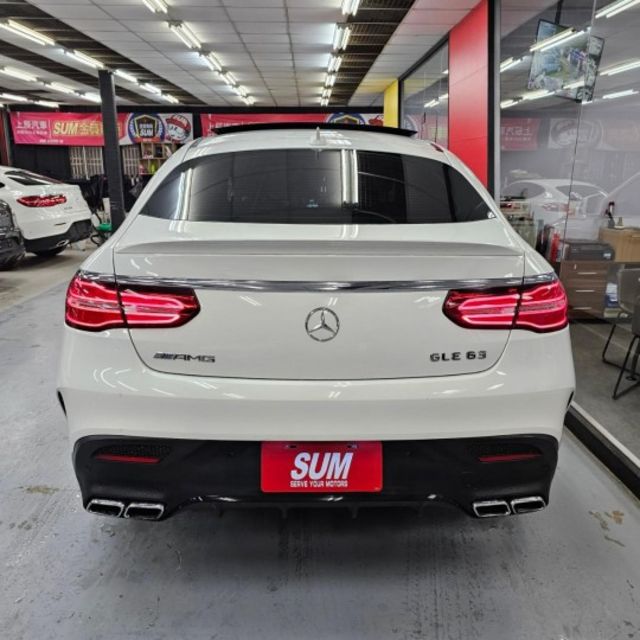 2016 AMG GLE63Coupe 4MATIC 電尾門 倒車顯影 電折 IKEY 天窗 電動座椅 環景 換檔撥片  第4張相片