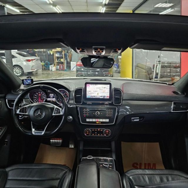 2016 AMG GLE63Coupe 4MATIC 電尾門 倒車顯影 電折 IKEY 天窗 電動座椅 環景 換檔撥片  第6張相片