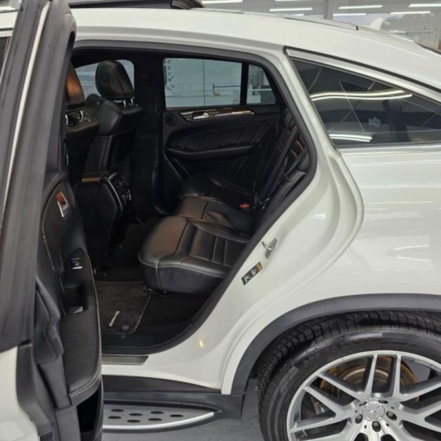 2016 AMG GLE63Coupe 4MATIC 電尾門 倒車顯影 電折 IKEY 天窗 電動座椅 環景 換檔撥片  第8張相片