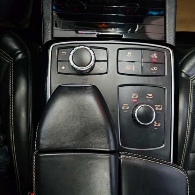 2016 AMG GLE63Coupe 4MATIC 電尾門 倒車顯影 電折 IKEY 天窗 電動座椅 環景 換檔撥片  第19張相片