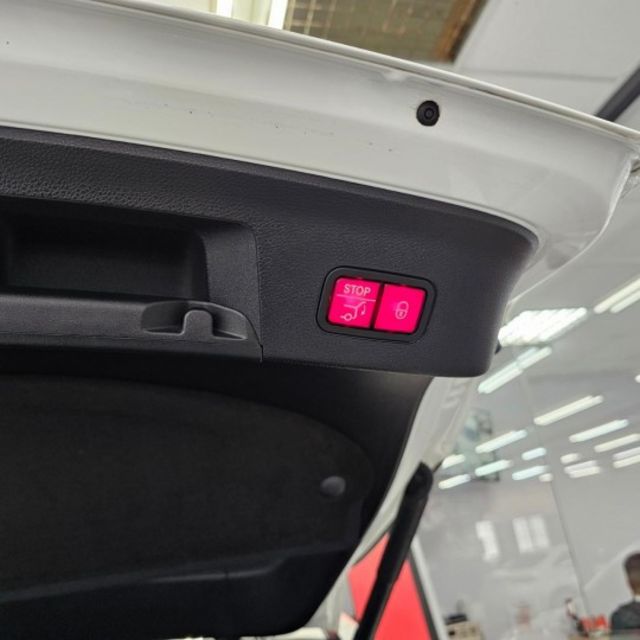 2016 AMG GLE63Coupe 4MATIC 電尾門 倒車顯影 電折 IKEY 天窗 電動座椅 環景 換檔撥片  第20張相片