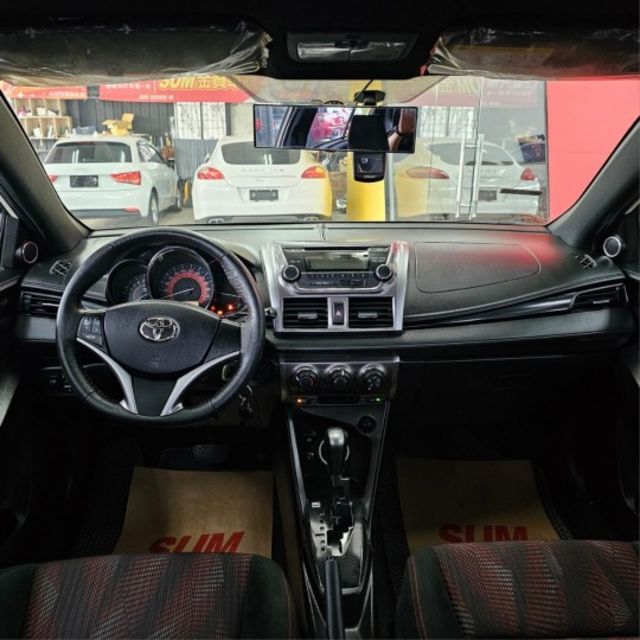 2016 Toyota Yaris(NEW) 1.5經典Style＋  雙前座跑車座椅 胎壓偵測  第8張相片