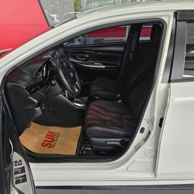 2016 Toyota Yaris(NEW) 1.5經典Style＋  雙前座跑車座椅 胎壓偵測  第9張相片