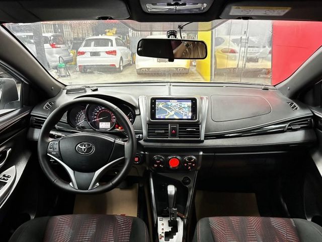 2017 TOYOTA YARIS 豪華運動版 摸門 IKEY 倒車影像 導航 恆溫 數位電視 抬頭顯示  第6張相片