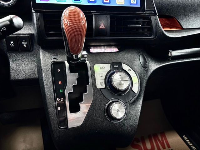 2018 Toyota Sienta 7人座 豪華 摸門 ikey 抬頭顯示 倒車顯影 導航 isofix 定速 恆溫  第19張相片