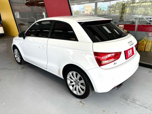 2015 Audi A1(NEW) 30 TFSI 一手女用 行車紀錄器 ISOFIX 織布座椅 電動窗防夾功能  第2張相片